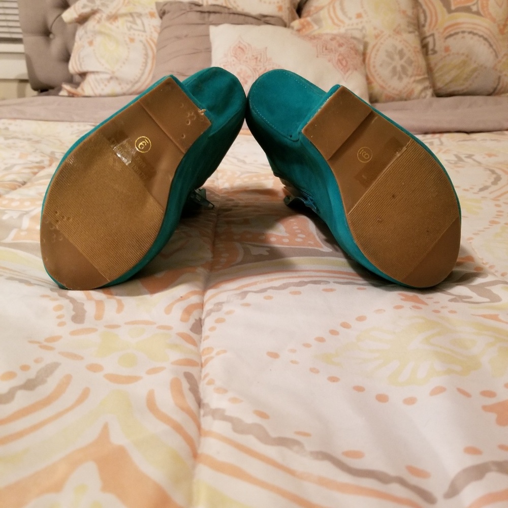 Heels - Picture 2 of 2